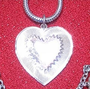 7" Heart pendant silver tone bracelet. GUC